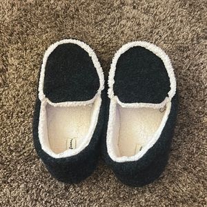 Dear foams slippers. Never worn